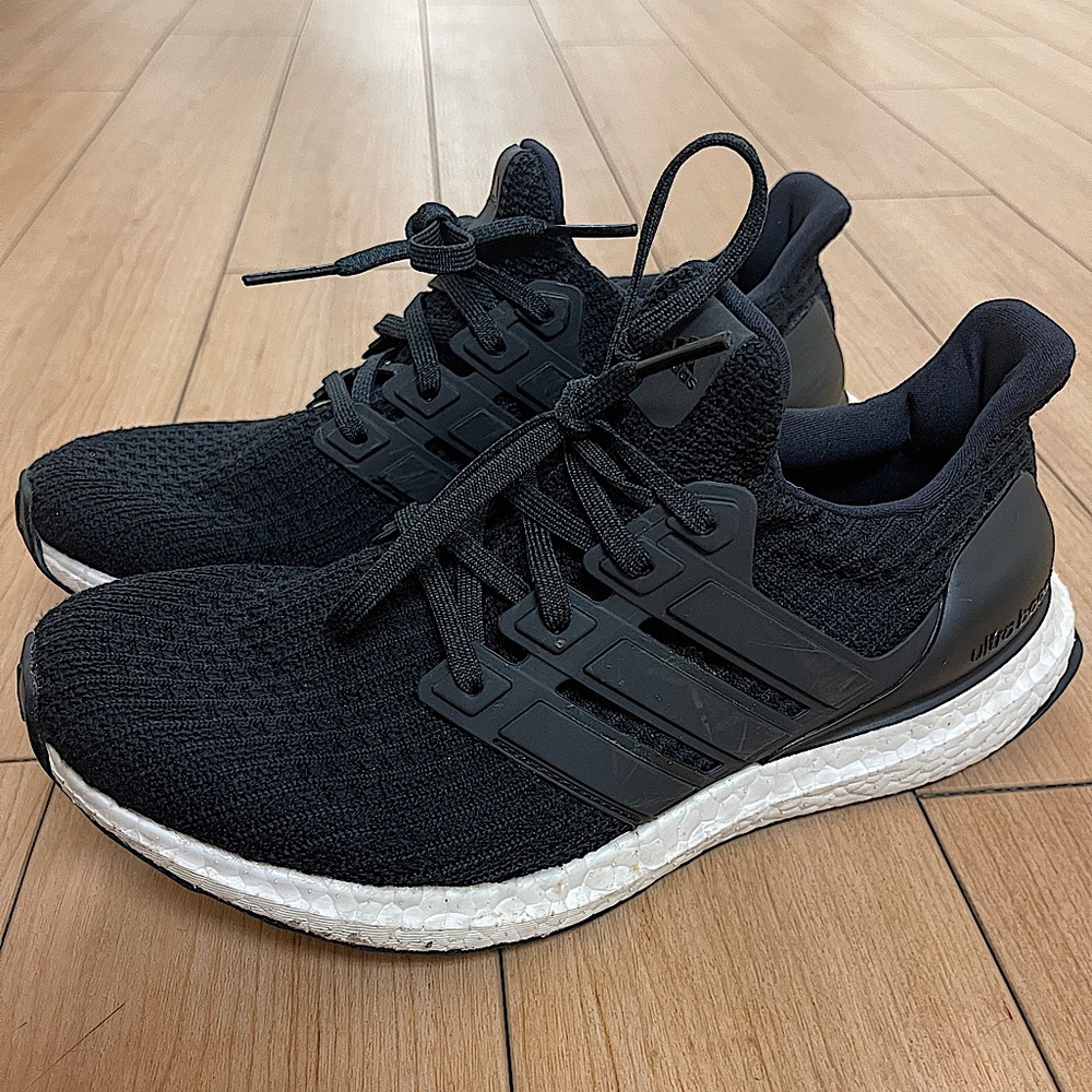 ADIDAS 8.5 boost black white great condition rarely worn super comfortable